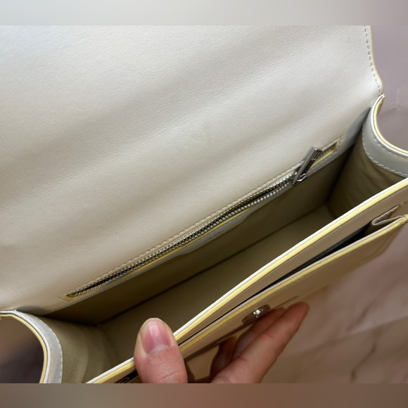 🔥SALE🔥 JW PEI Envelope Chain Bag in White/Silver - Picture 4 of 4